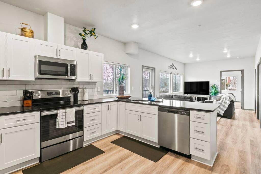 Spacious New 2 Bed 2 Bath Apt By Downtown Spokane Kültér fotó
