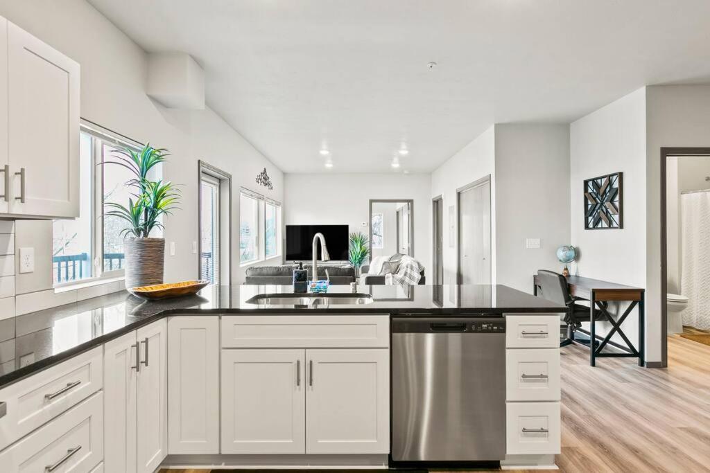 Spacious New 2 Bed 2 Bath Apt By Downtown Spokane Kültér fotó